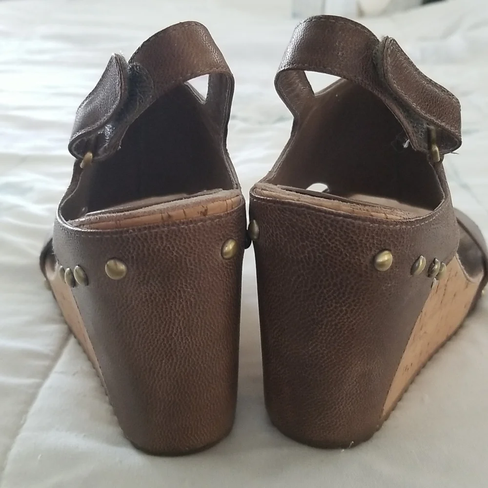 Like new, Excellent condition Antelope cork wedges. Size 6 - Picture 4 of 5